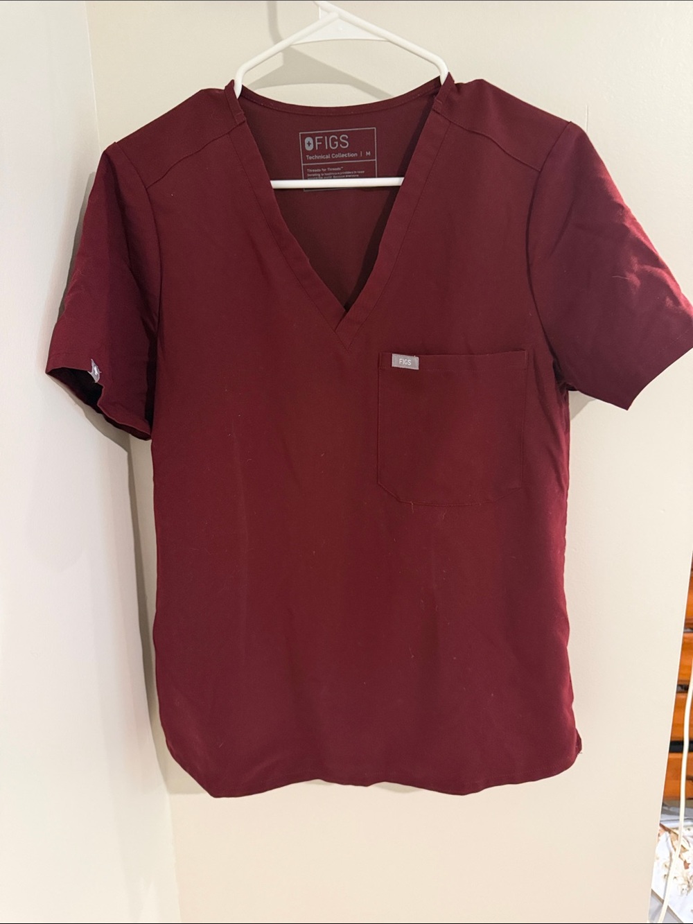 FIGS Men’s V-Neck Scrub Top in Burgundy